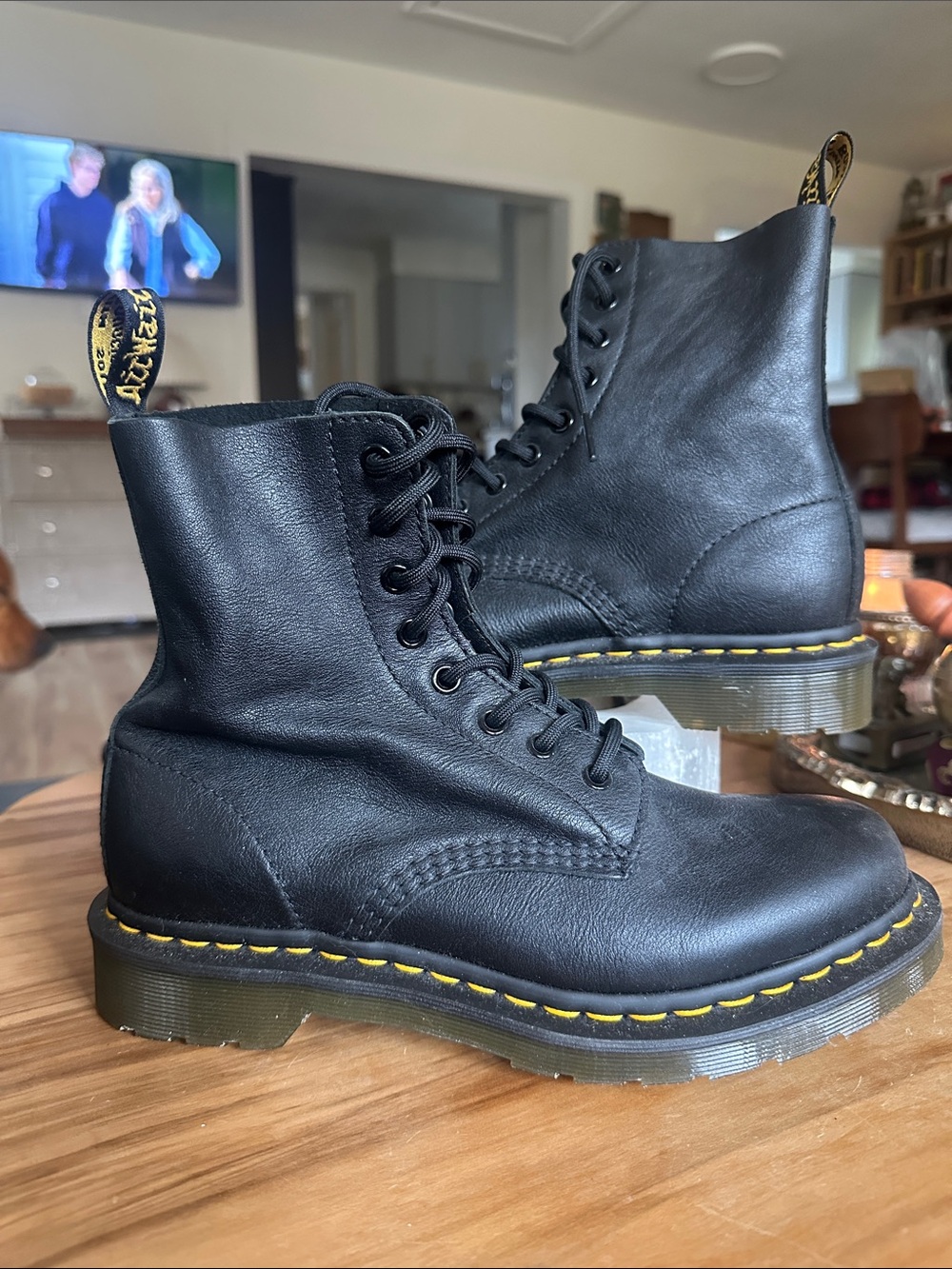 Dr. Martens Black Leather 8-Eye Lace-Up Boots Yellow Stitching Size 8 39 new